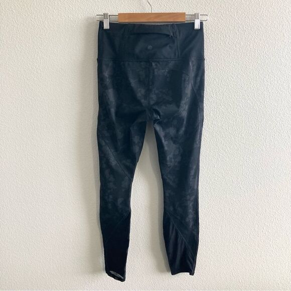 Athleta Moonlight Precision Mesh Floral Camo 7/8 Leggings - Picture 11 of 11